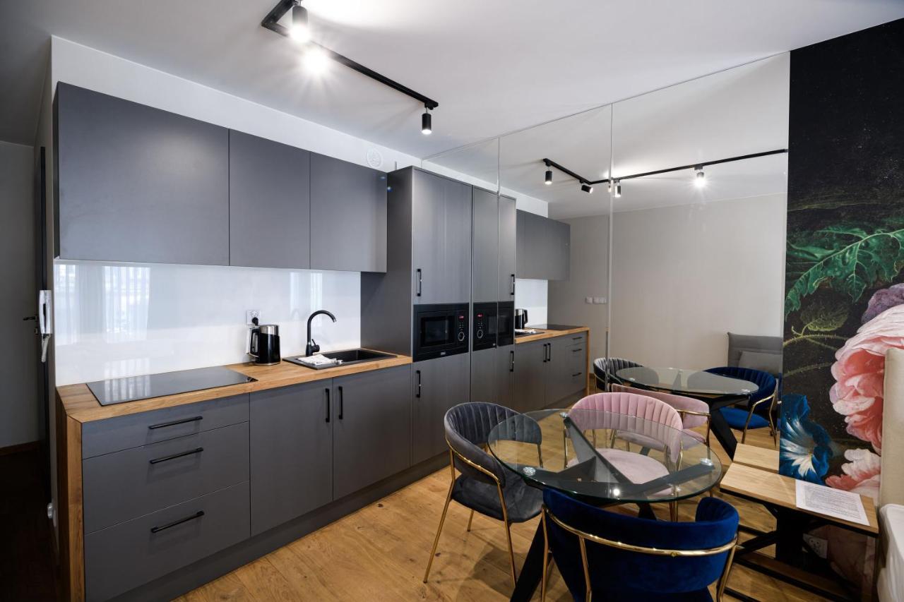 Aparthotel Inspire Miodova Residence Краков Экстерьер фото