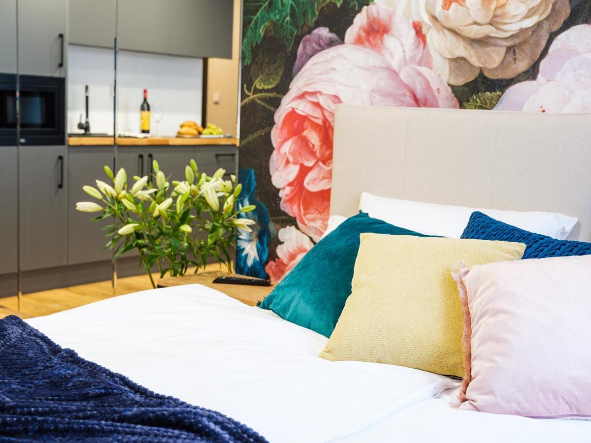 Aparthotel Inspire Miodova Residence Краков Экстерьер фото